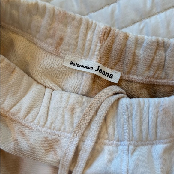 Reformation Beige and White Tie-Dye Sweatpants - Picture 3 of 5